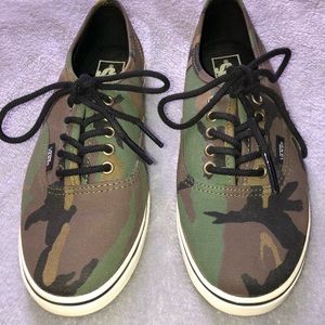 VANS Camouflage Pattern Woman’s 8 Men’s 6.5